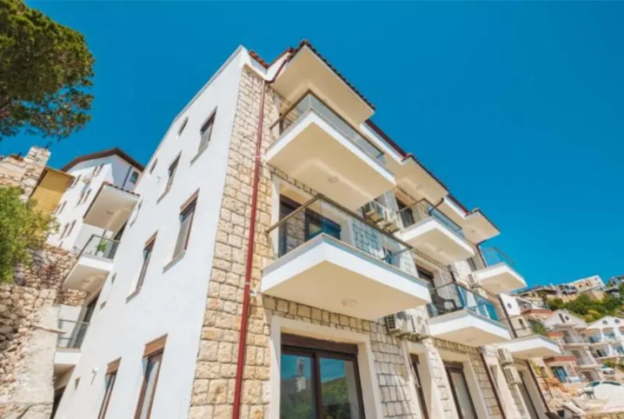 Golden Rose Suit Pension