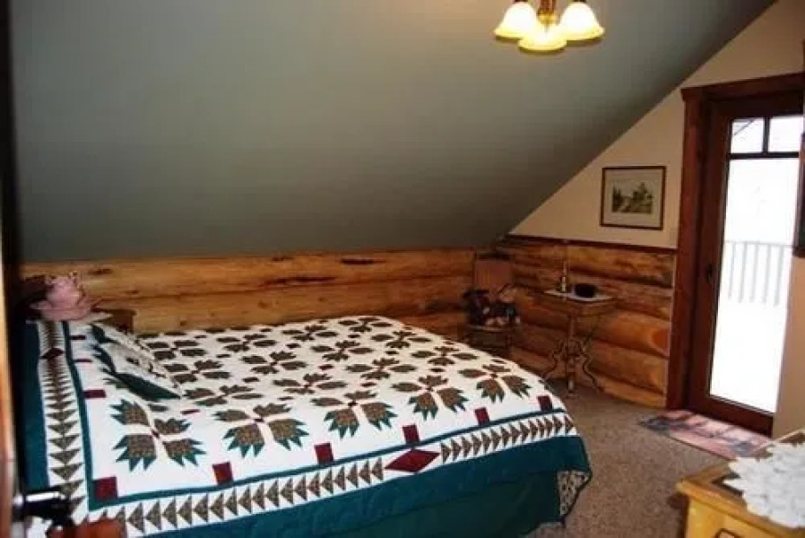 Keremeos Creek Crossing by Apex Accommodations