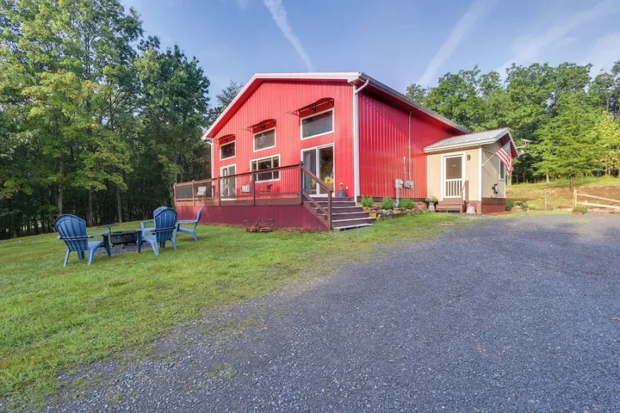 Secluded Berkeley Springs Home w/ Fire Pit + Deck!