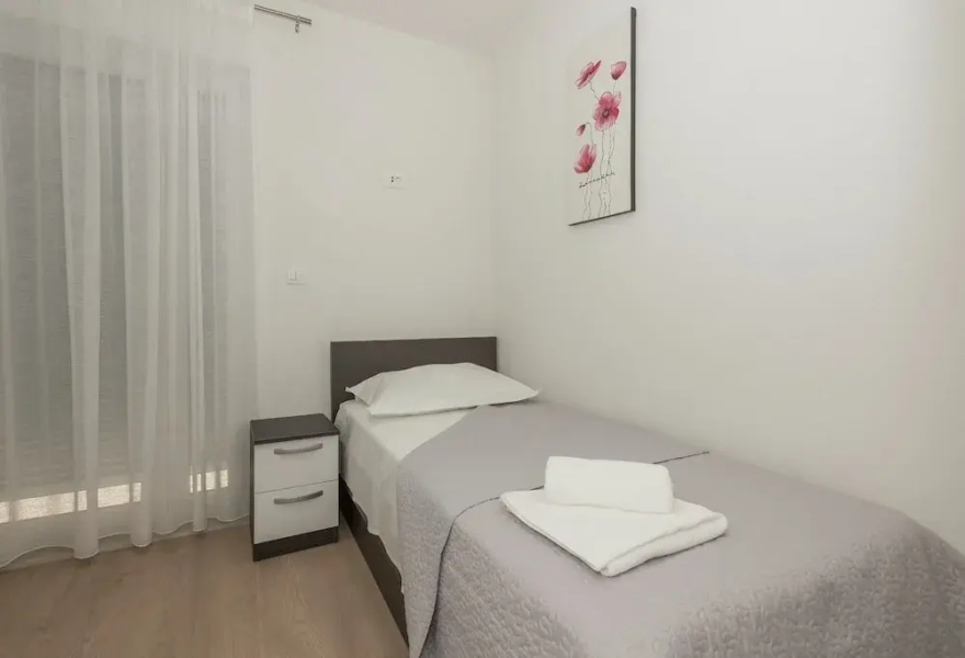 Apartments Mladen