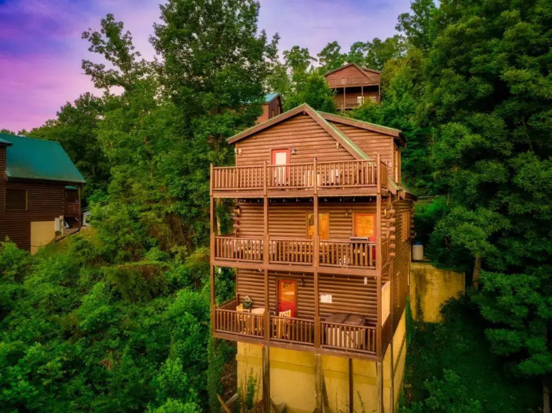 Bear Time Cabin - Scenic Mountain View, Firepit, Hot Tub, Theater, 4BR 3BA Sleeps 14