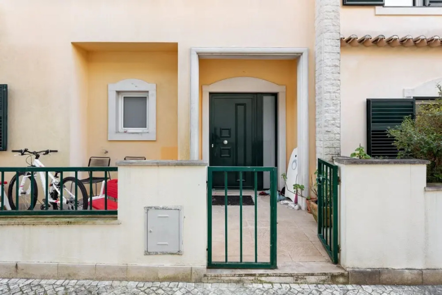 ALTIDO Stunning 4-BR house w/Private Yard in Estoril