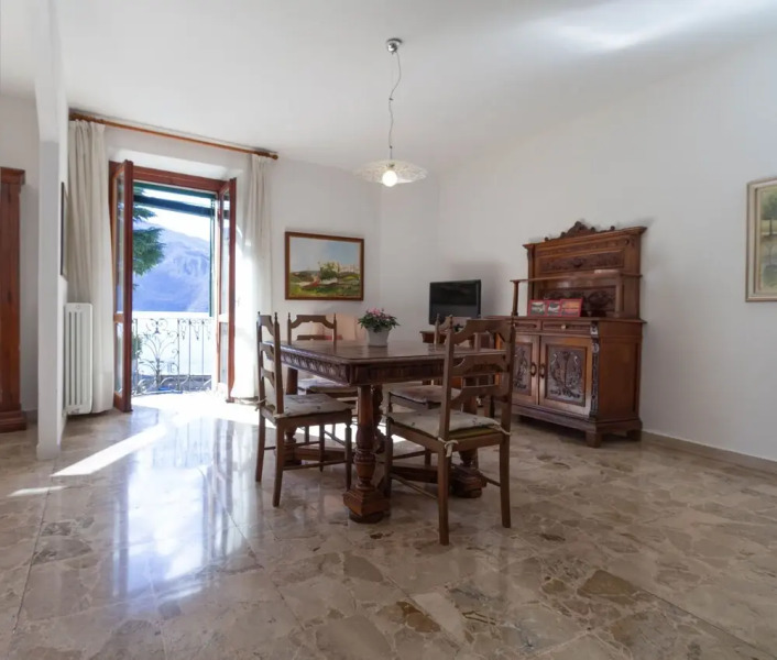 Mamma Ciccia Holiday Home - Lake Front Apartment