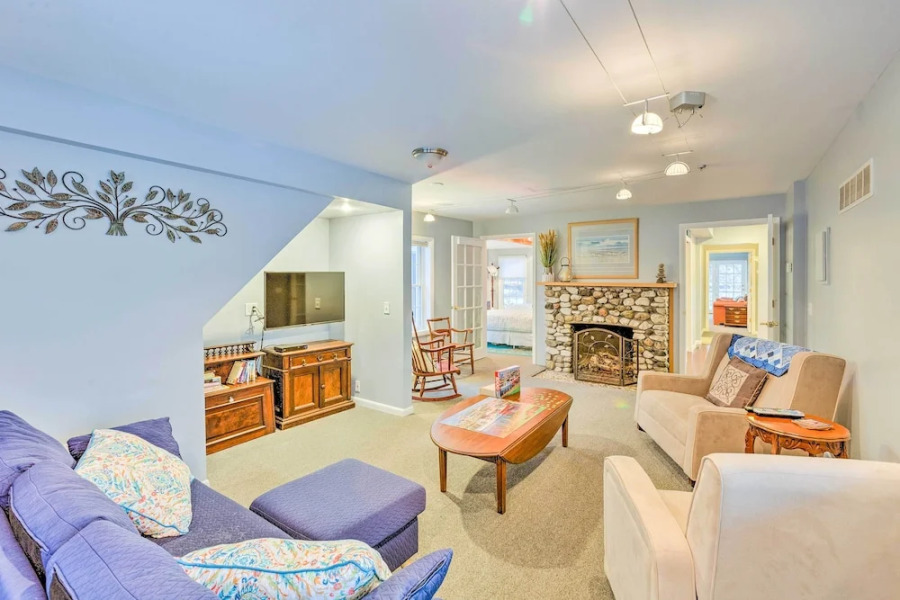 Elegant Stone Cottage: Steps to Crystal Lake Beach