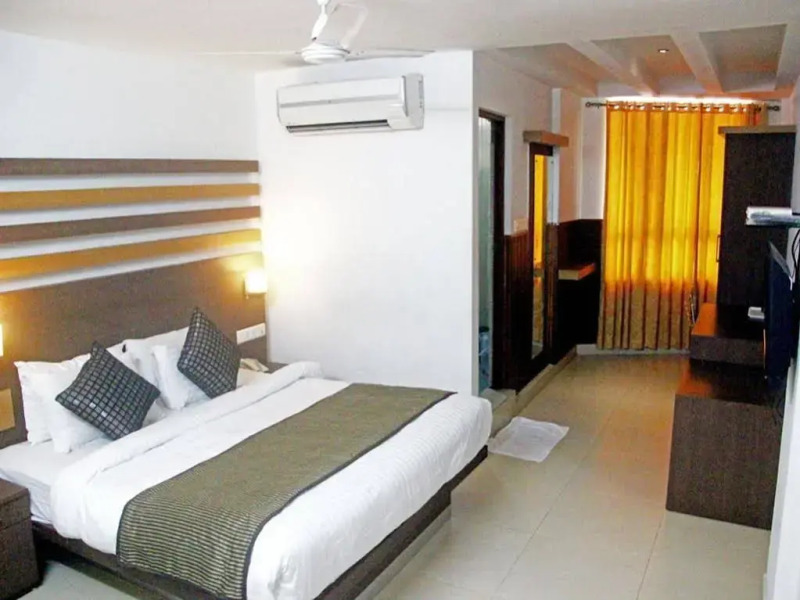 OYO Premium Calicut Railway Station