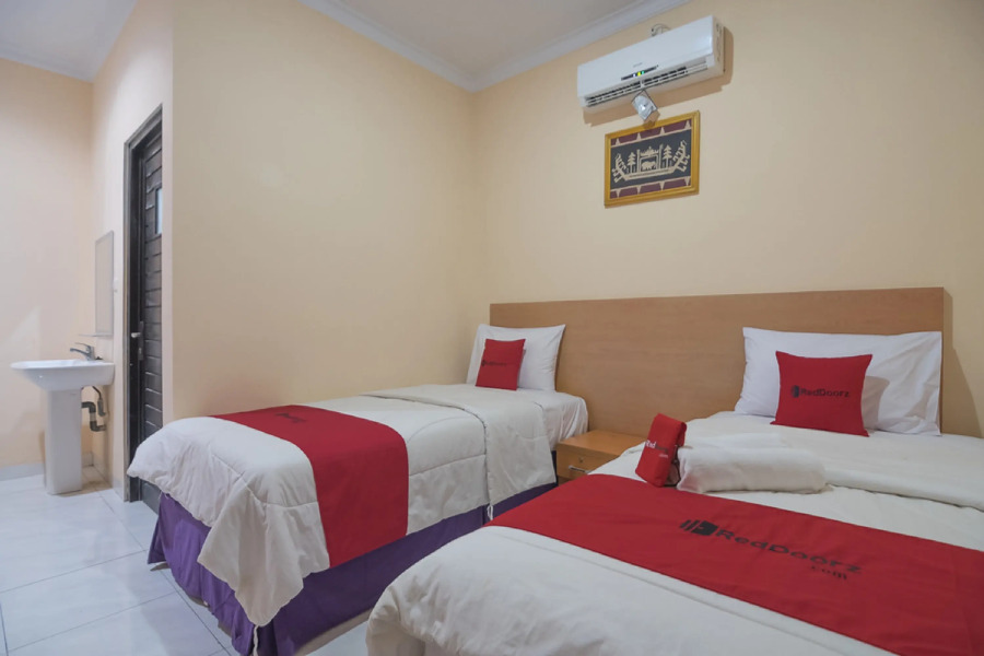 RedDoorz Premium @ Kahai Beach Lampung