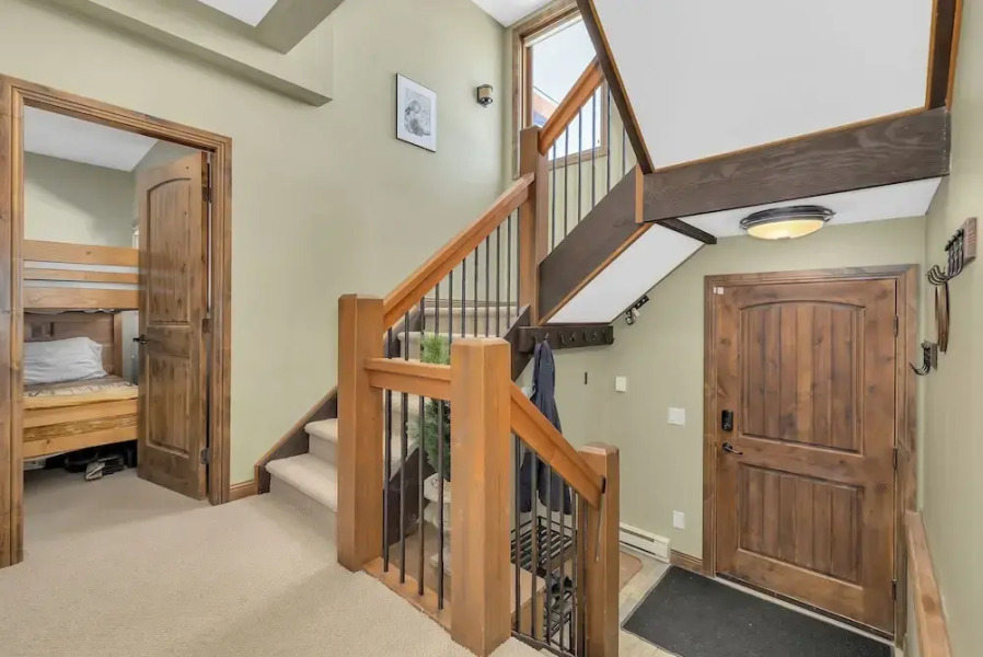 Snow Therapy Chalet Ski In Out & Hot Tub