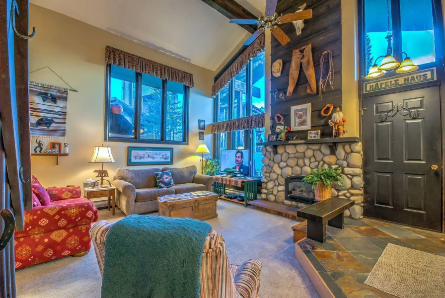 Hillsider by Retreatia