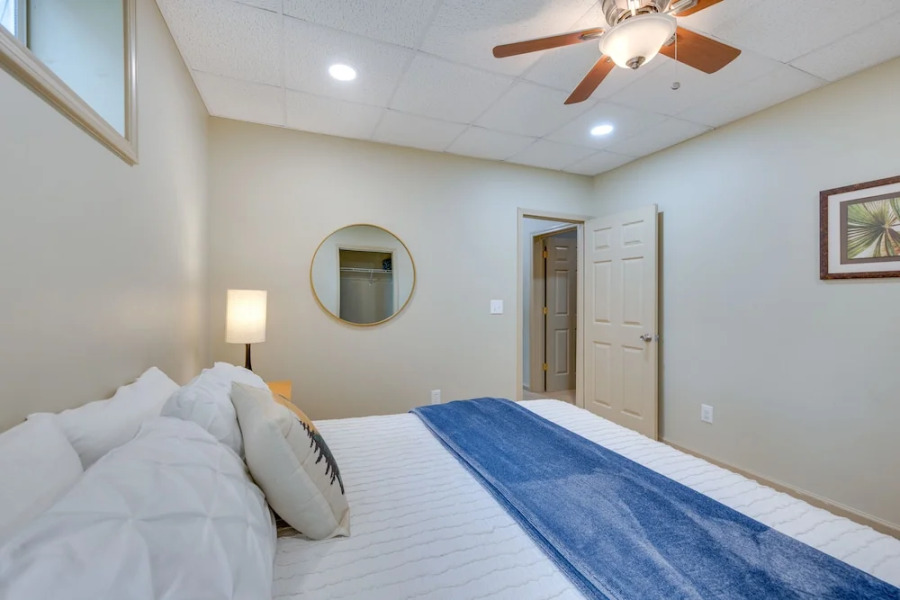 Luxe Lake Sinclair Living: Private Dock and Beach!