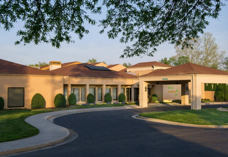 Courtyard by Marriott Richmond West