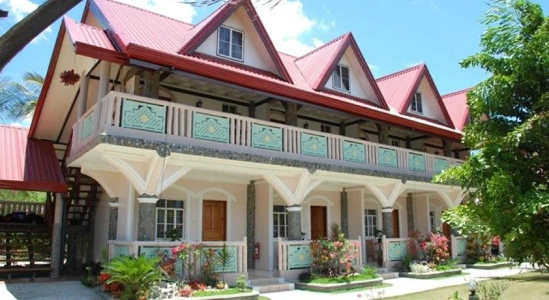 Villa Leonora Beach Resort