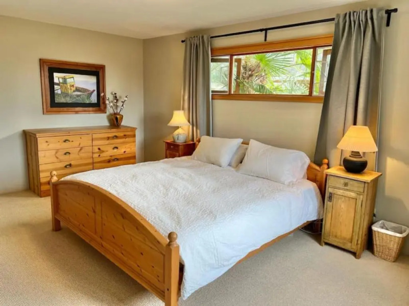 Beautiful 2 bedroom home with ocean and sunset views