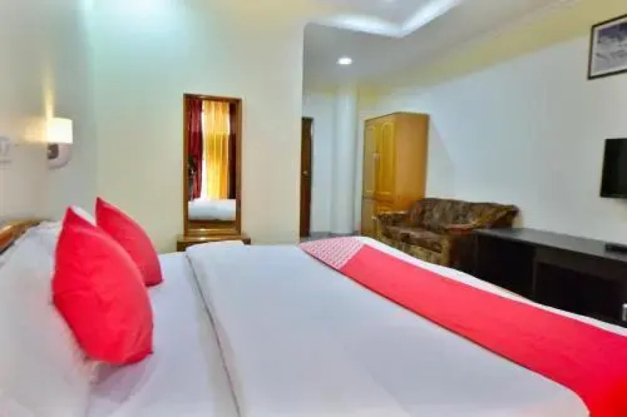 Hotel City Heart  By OYO Rooms