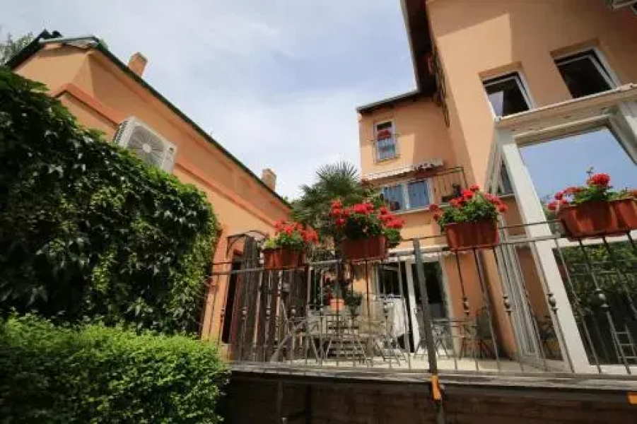 Napraforg Hotel