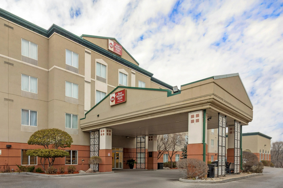 Best Western Plus Pembina Inn & Suites