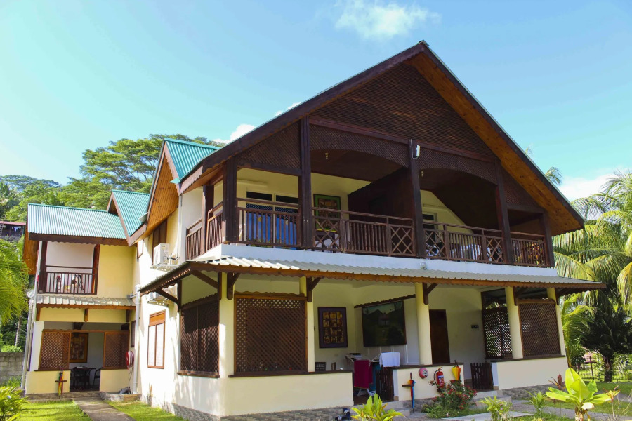 Takamaka Green Village