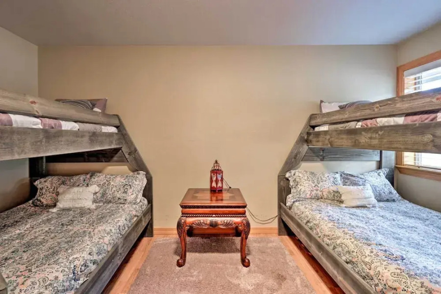 Sand Volleyball & Deck: Munds Park Getaway!