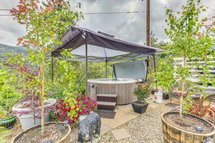 Yosemite Natl Park Getaway: Hot Tub & Mtn Views!