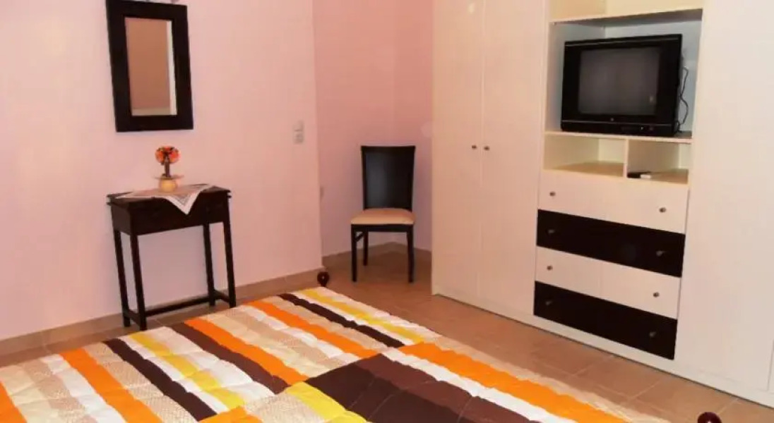 Omorfi Poli Apartment