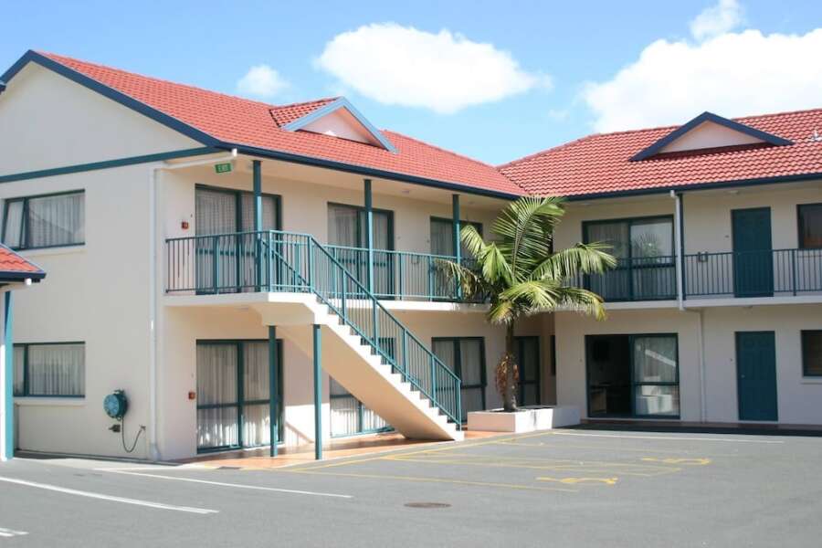 Academy at Botany Motor Inn