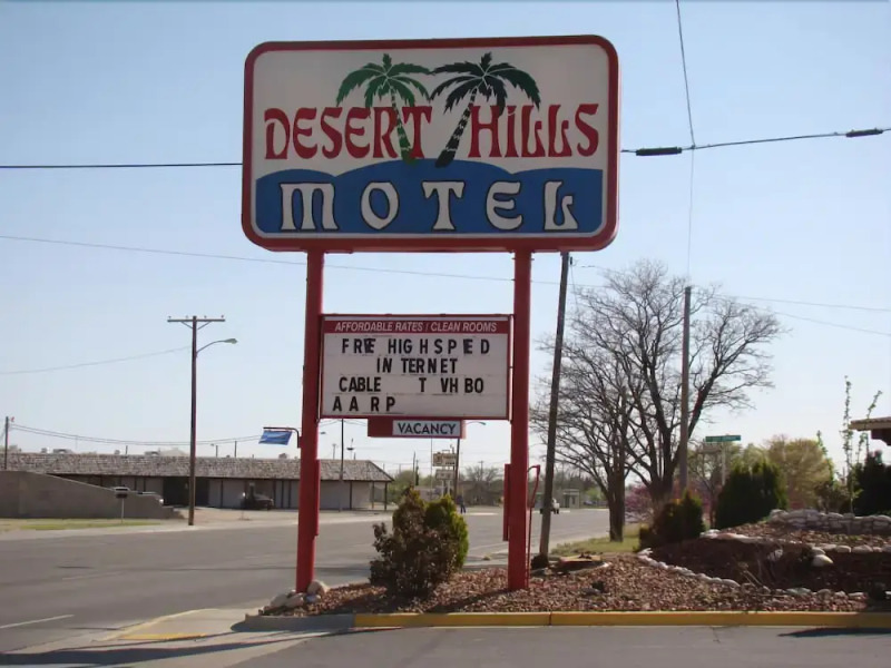 Desert Hills Motel
