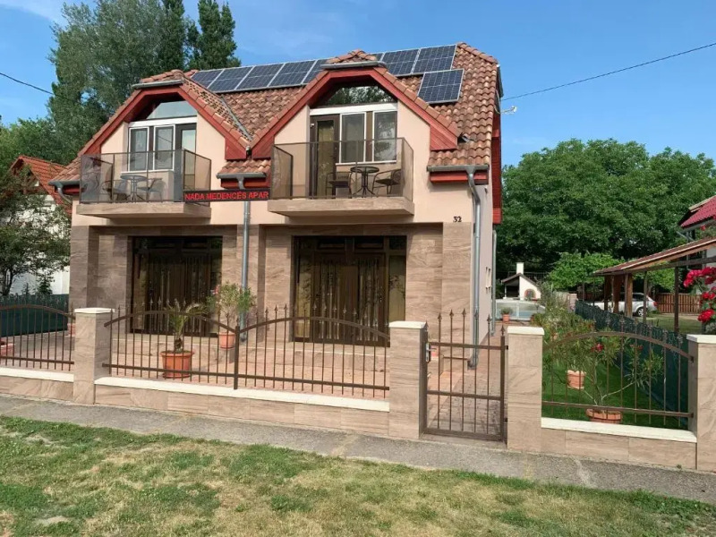 Mediterán Fedett Medencés Apartmanház