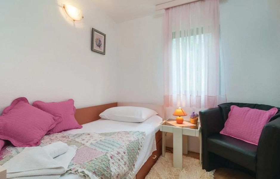 Awesome Home in Lokva Rogoznica with Hot Tub, WiFi, 7 Bedrooms