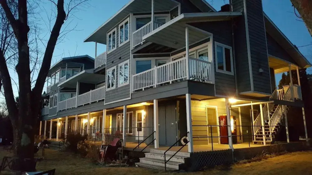 Snug Harbor Inn