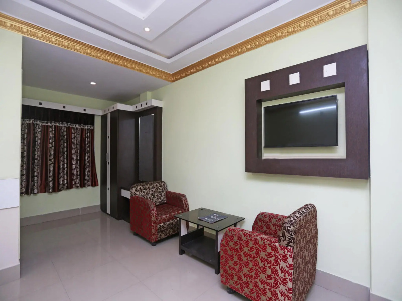 OYO 27903 Hotel Blue Moon