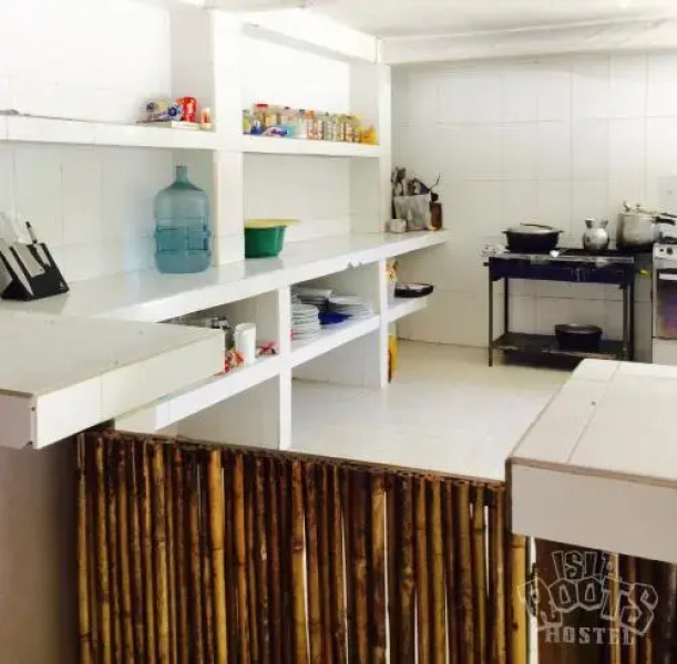 Isla Roots Hostel
