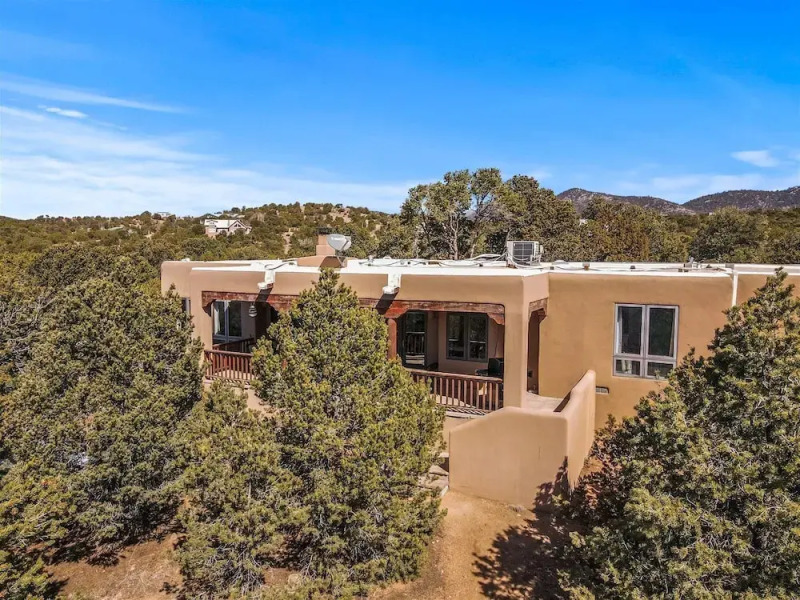 Sunlit Pines - Tucked in the Trees, Private Escape, Easy Drive to Plaza - NEW Listing