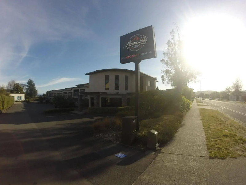 Alpine Lake Motor Lodge