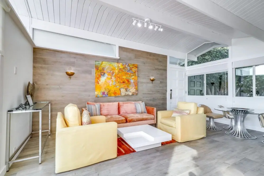Beachfront Malibu Apartment w/ Ocean-view Balcony