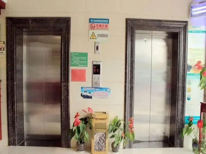 GreenTree Inn Zhenjiang Yidu Buiding