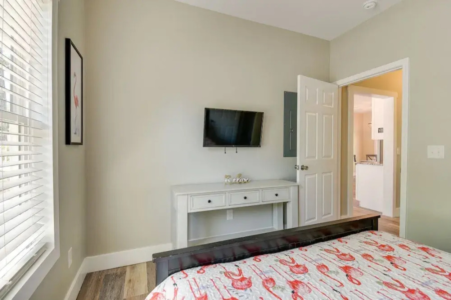 Lovely Vacation Home ~ 1 Mi to Ocean Isle Beach!