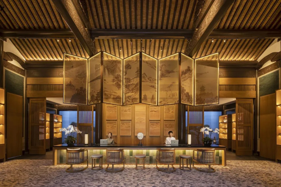 Yihe lake shore Hotspring