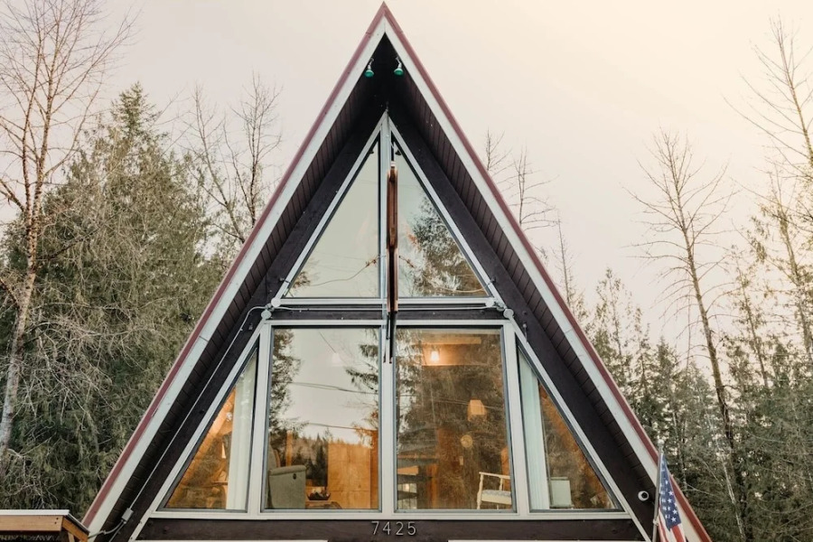 05mbh - Economical - Wifi - Pets Ok - F/p - D/w - Sleeps 2 1 Bedroom Apts by RedAwning