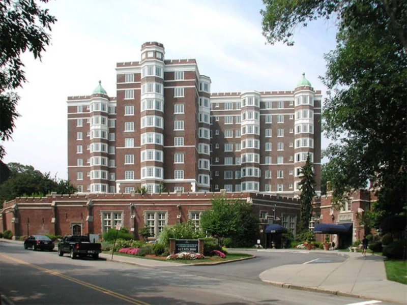 Global Luxury Suites at the Riverway