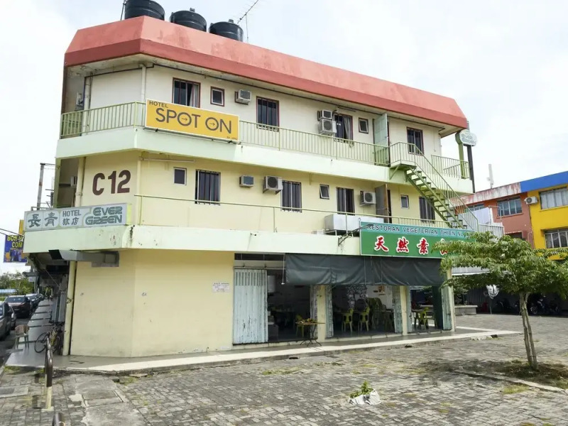 SPOT ON 89582 Evergreen Hotel