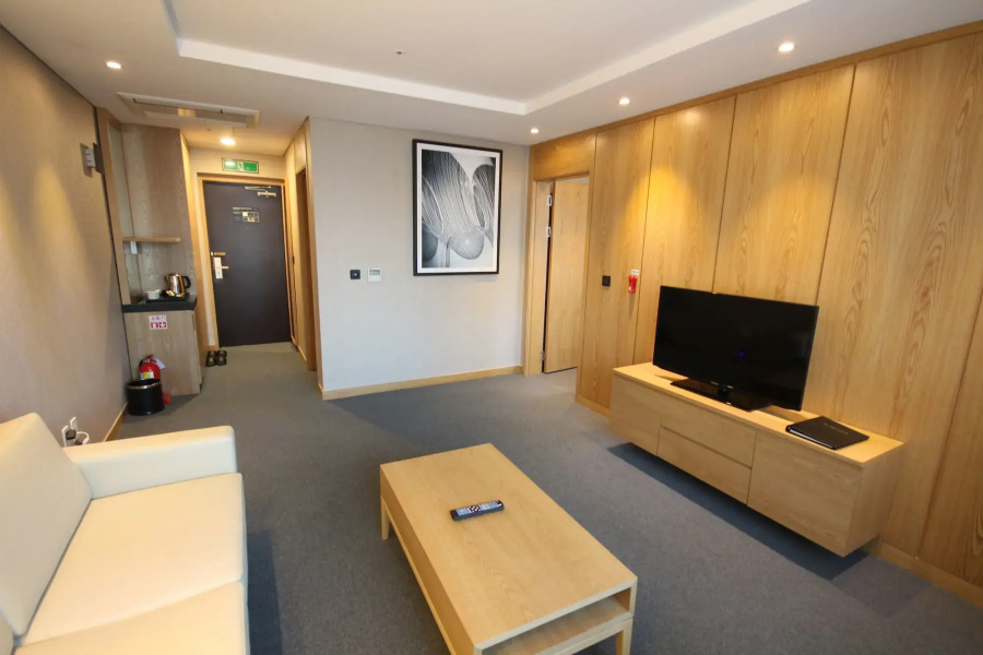 The Central Plaza Hotel