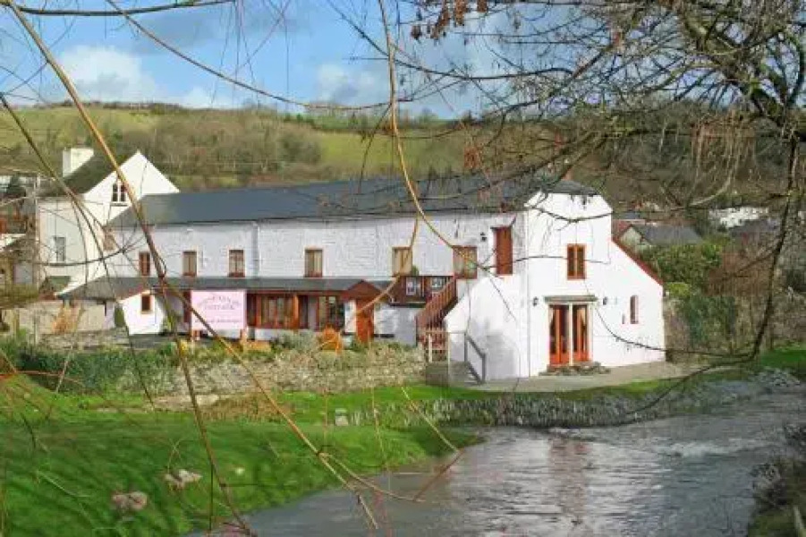 Pound Court Riverside Bed & Breakfast