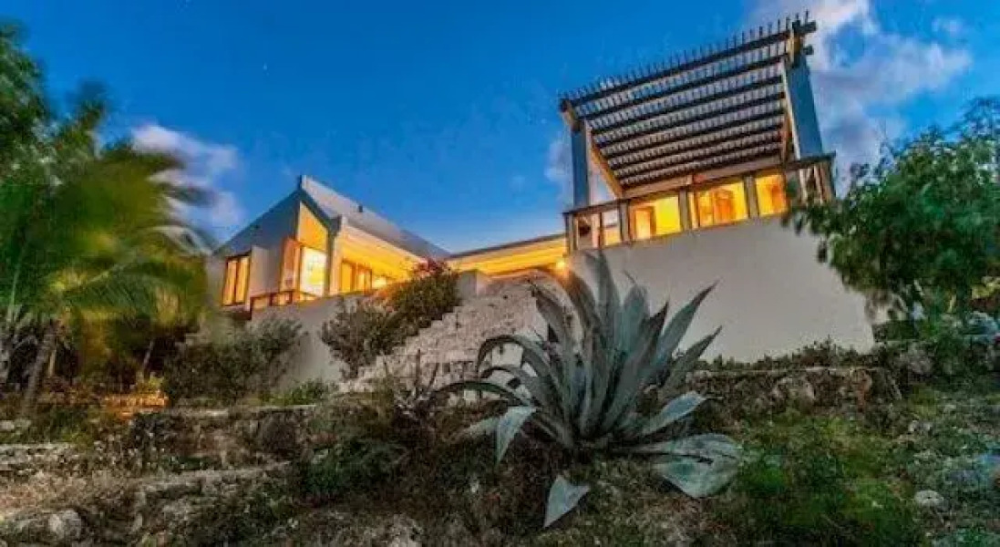 Waves on Shoal Bay Villa