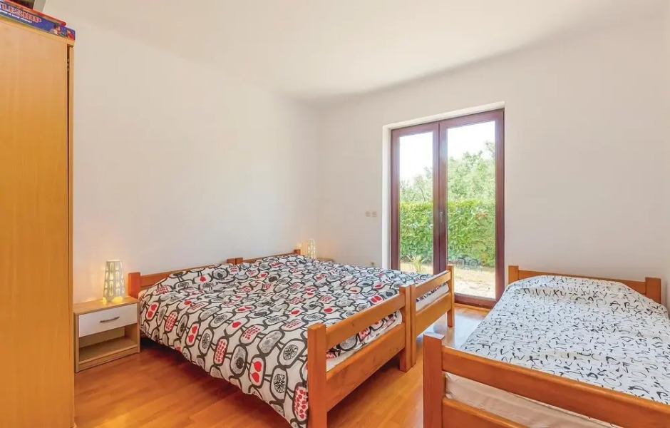 Beautiful Home in Dobrinj With Wifi and 4 Bedrooms