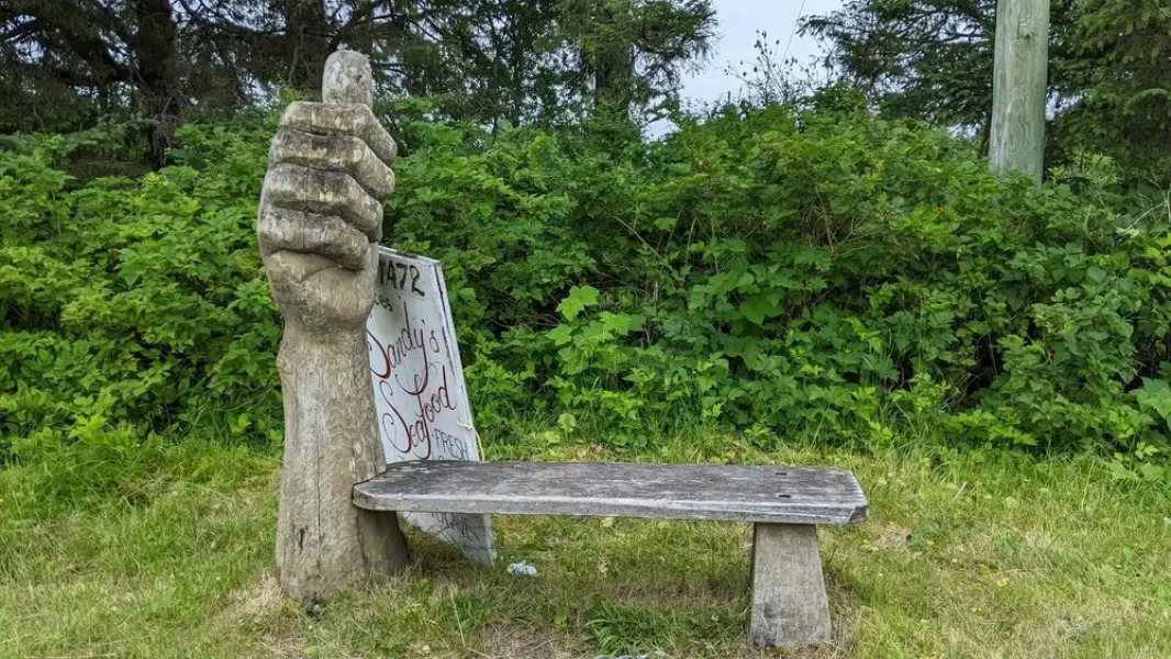 Singing Surf Inn & Pub