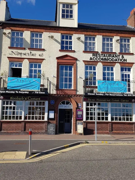 napule e' accommodation