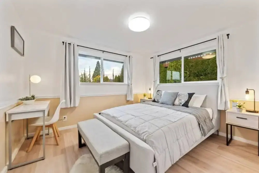 Lakeview Home in Renton, Walk to Beach, AC, Fenced