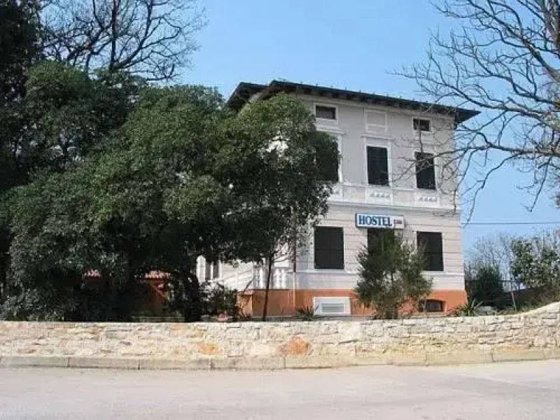 Hostel Emi