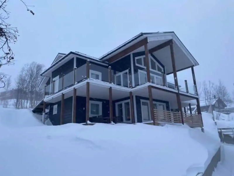 Large 8-9-bed Central Ski Innout House in Hemavan