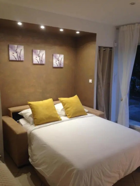 Charmant Studio a Uchaud