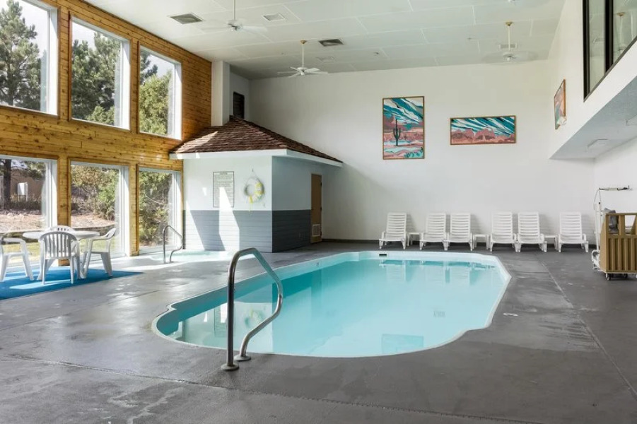 Rodeway Inn & Suites